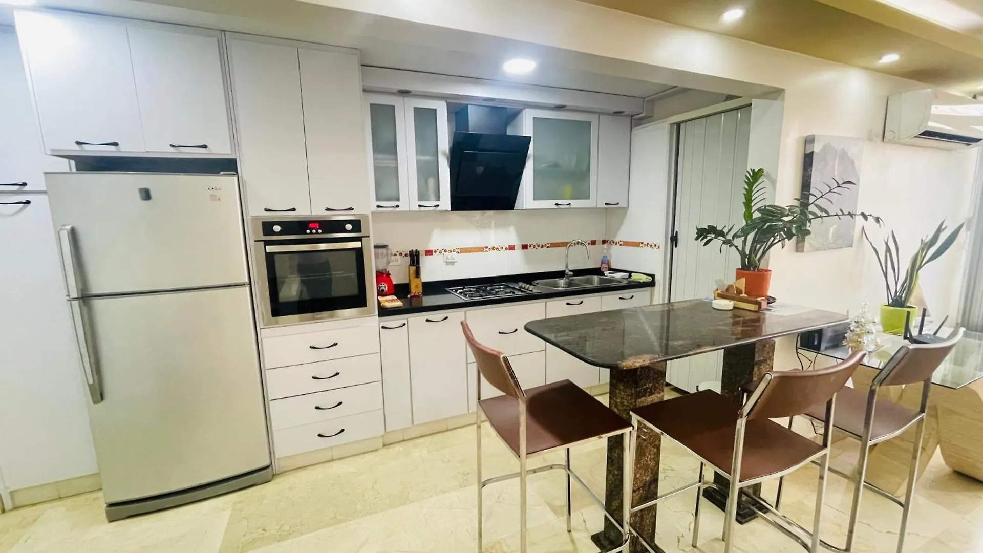 Apartamento Completo Frente Al Aeropuerto Ideal Para Viajes Y Transito En El Aeropuerto Catia La Mar